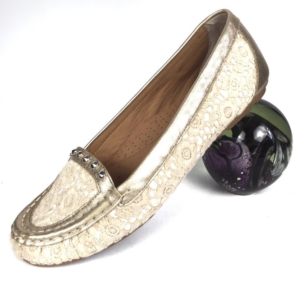 Beige lace trimmed in gold flat from Brazil size10